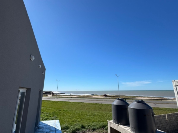 Oportunidad PH 2 ambientes a una cuadra del mar