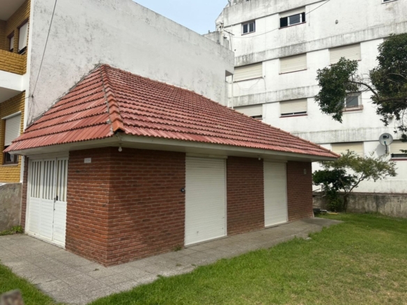 Casa 2 Ambientes sobre Lote Propio — A 100 mts del Mar