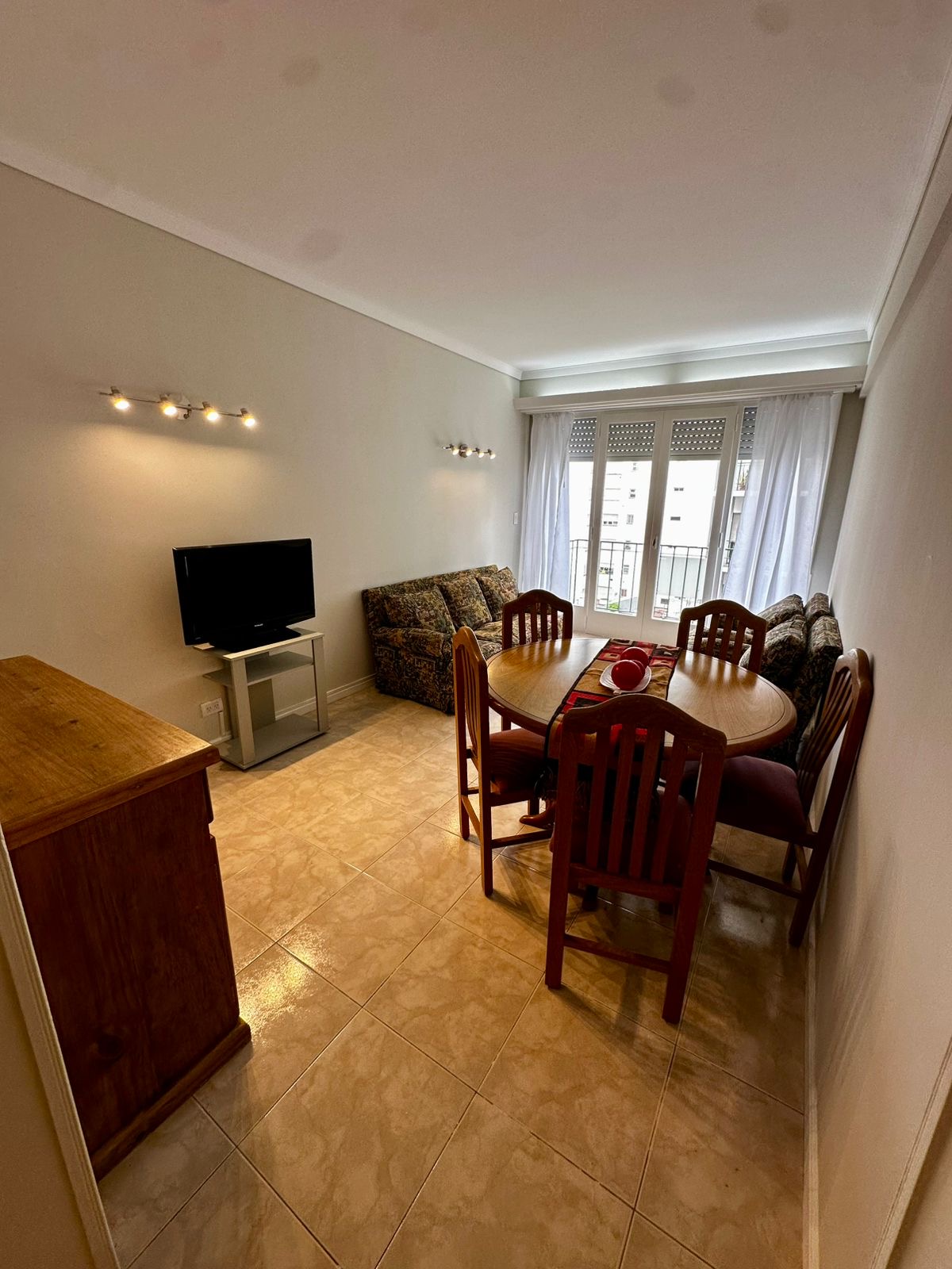 03b02b39-8457-4933-928b-25d5be97f4c5 DEPARTAMENTO 2 AMBIENTES CON DEPENDENCIA Y BALCÓN – SANTA FE 2100
