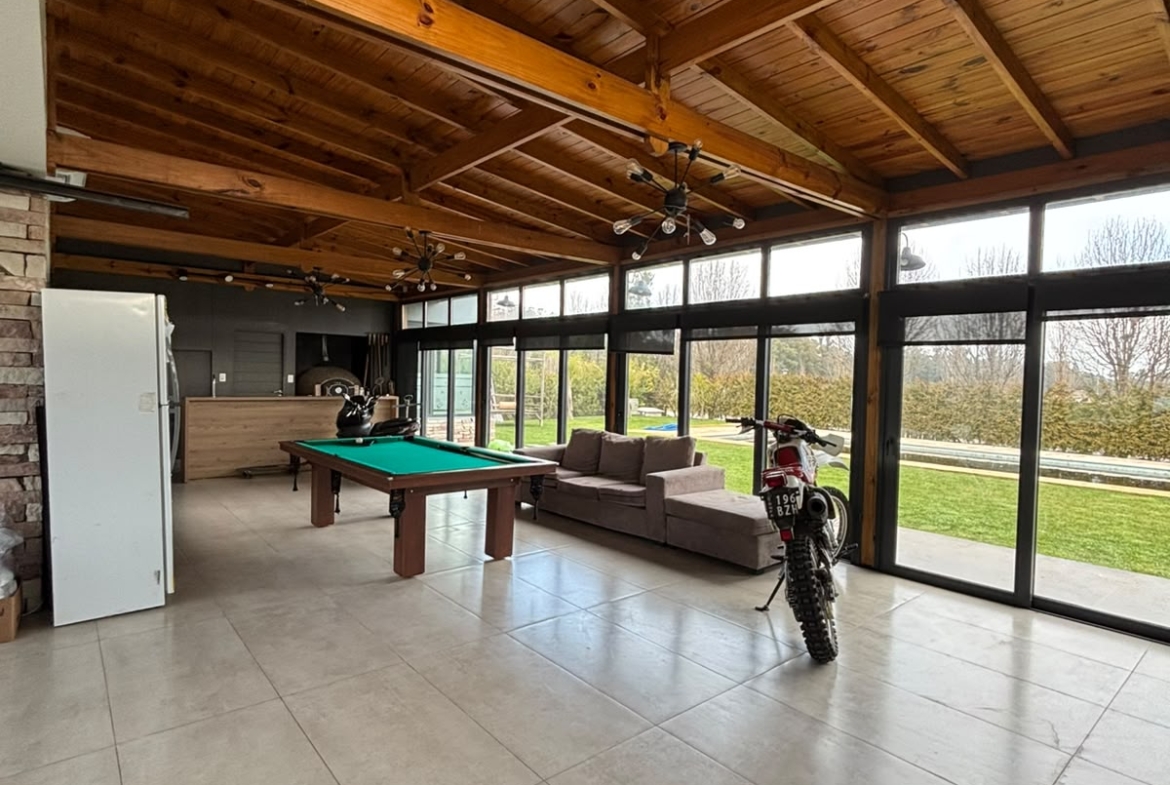 EXCLUSIVA CASA 4 AMBIENTES CON PILETA, QUINCHO Y GRAN LOTE | LAS PRUNAS | U$S 700.000