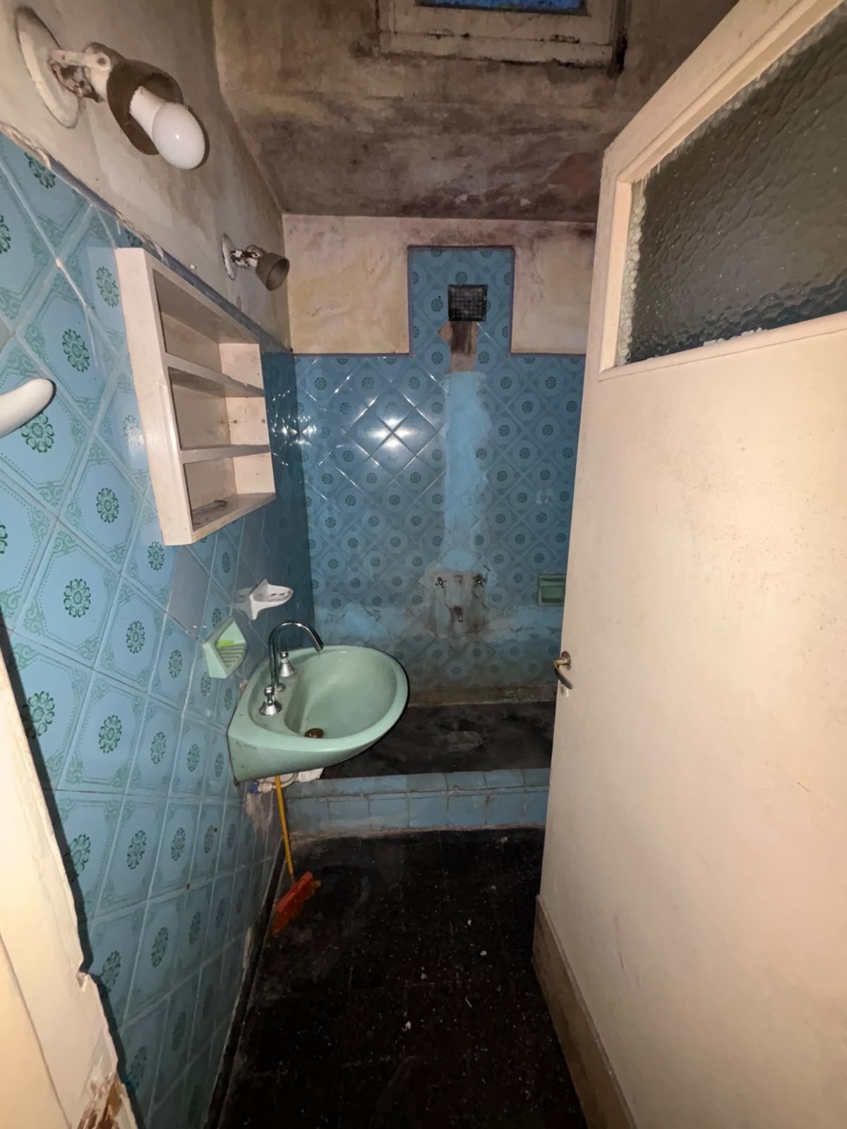 4e83664b-03e0-41b5-976e-1bc8f8bf1eeb PH 3 AMBIENTES A RECICLAR ZONA VILLA PRIMERA