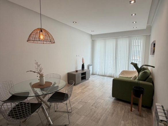 DEPARTAMENTO 2 AMBIENTES CON DEPENDENCIA Y BALCÓN – MORENO 2200