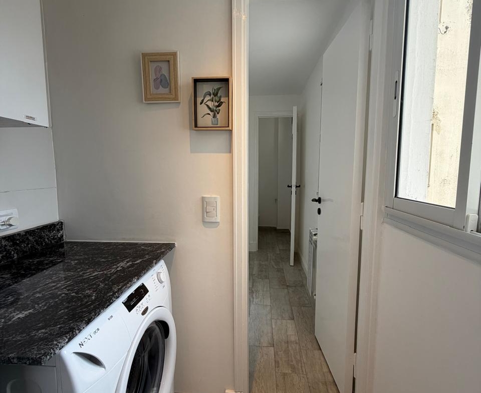 DEPARTAMENTO 2 AMBIENTES CON DEPENDENCIA Y BALCÓN – MORENO 2200