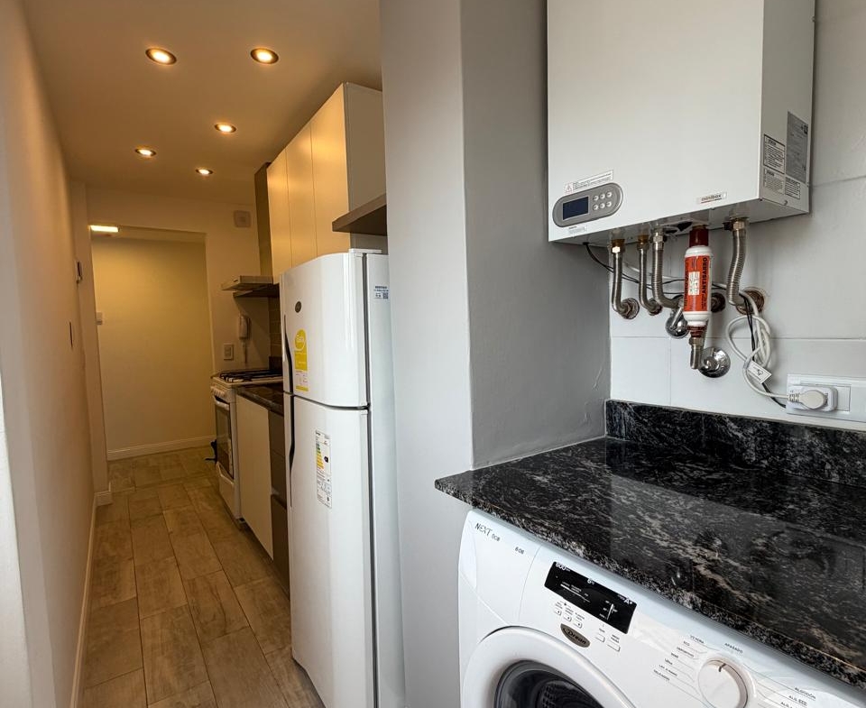 DEPARTAMENTO 2 AMBIENTES CON DEPENDENCIA Y BALCÓN – MORENO 2200