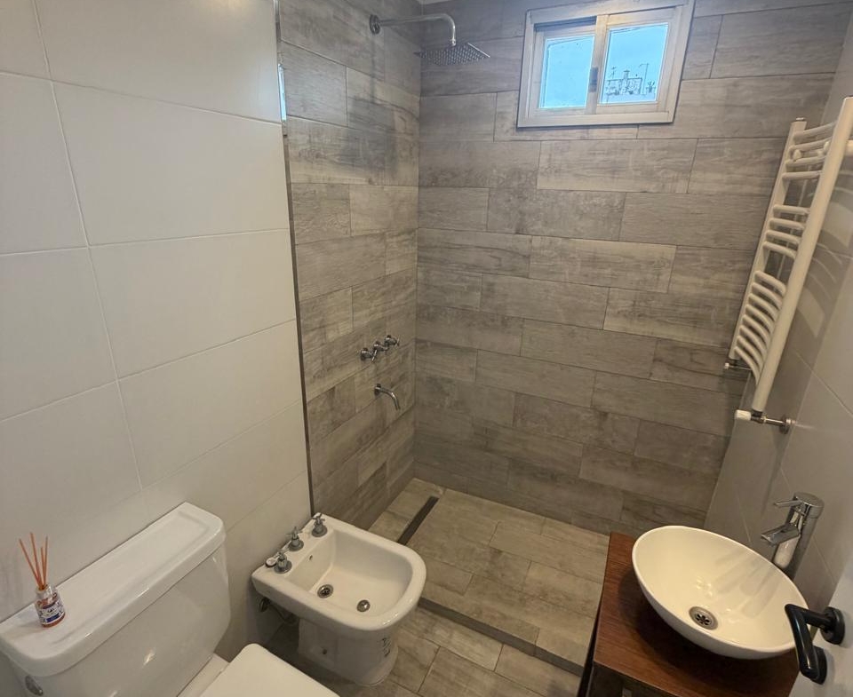 DEPARTAMENTO 2 AMBIENTES CON DEPENDENCIA Y BALCÓN – MORENO 2200