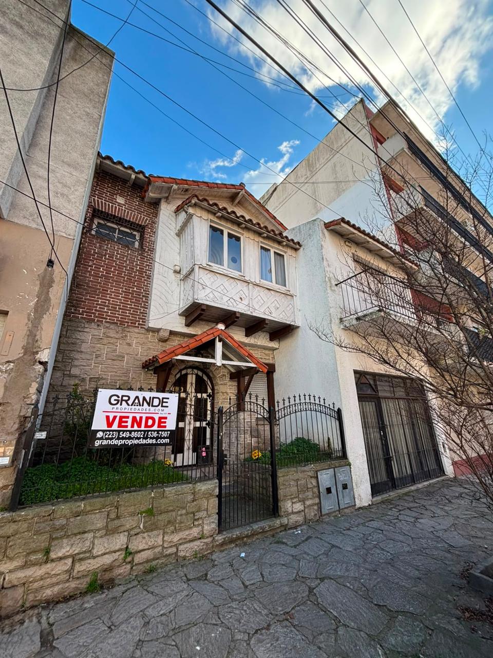 Casa de 5 Ambientes a Reciclar con Local Comercial | Entre Ríos 2700 | U$S 280.000