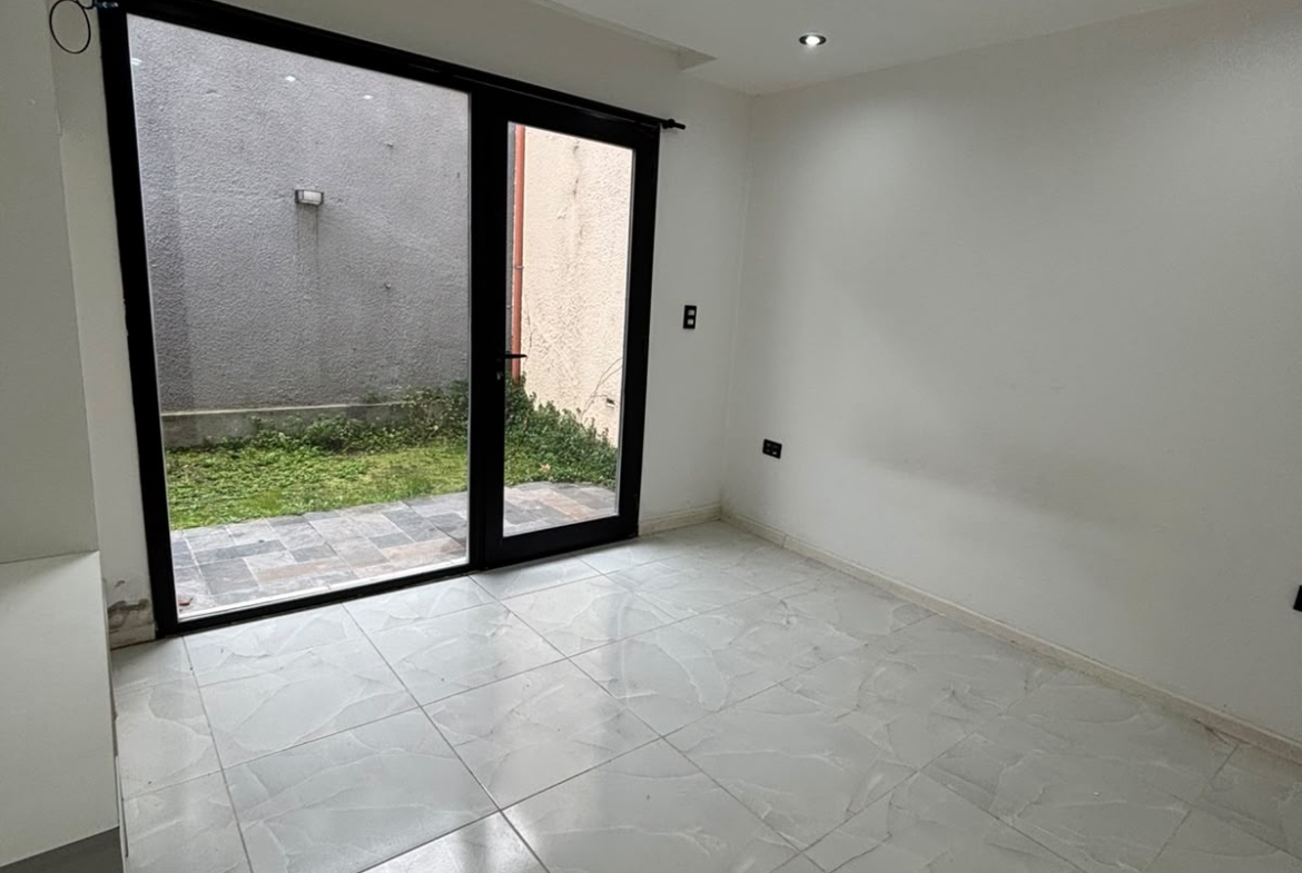 PH Ambiente Dividido Reciclado a Nuevo – Planta Baja con Jardín