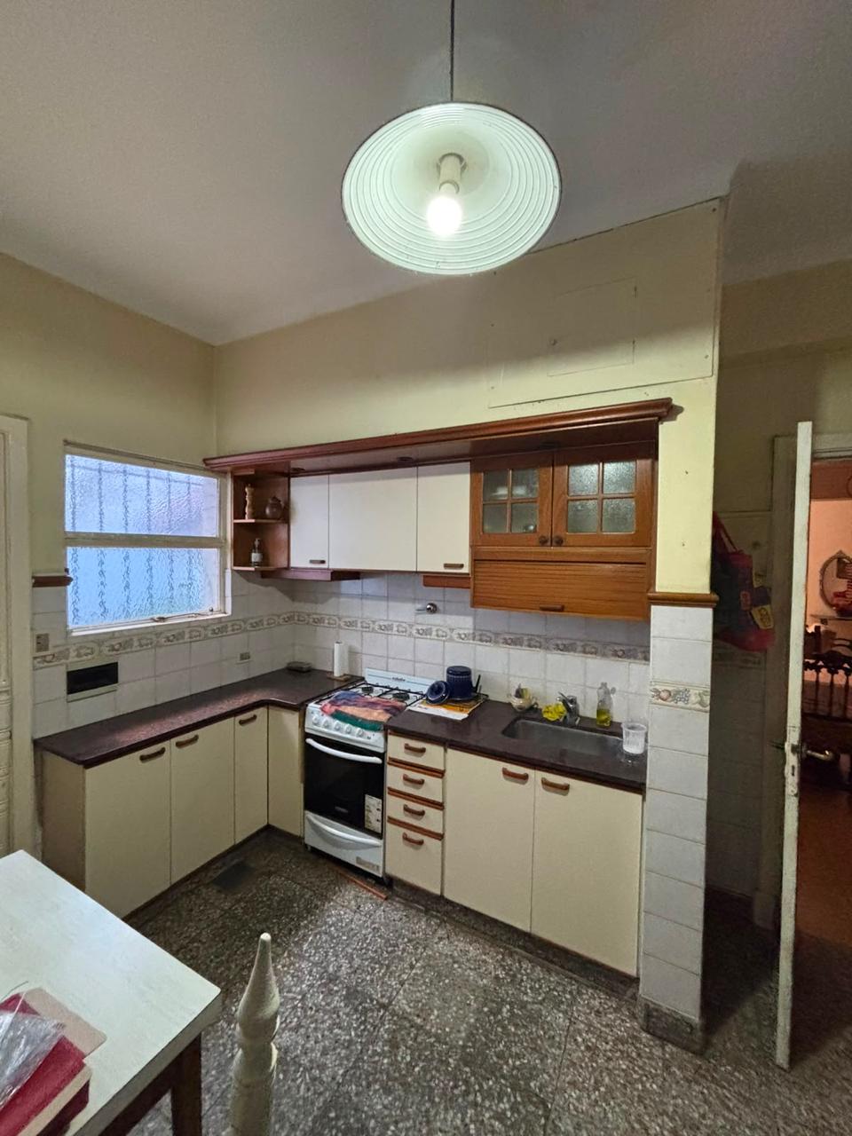 Casa de 5 Ambientes a Reciclar con Local Comercial | Entre Ríos 2700 | U$S 280.000