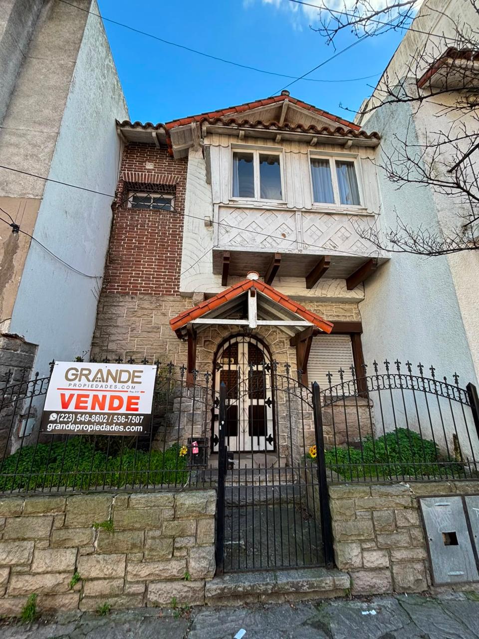 Casa de 5 Ambientes a Reciclar con Local Comercial | Entre Ríos 2700 | U$S 280.000