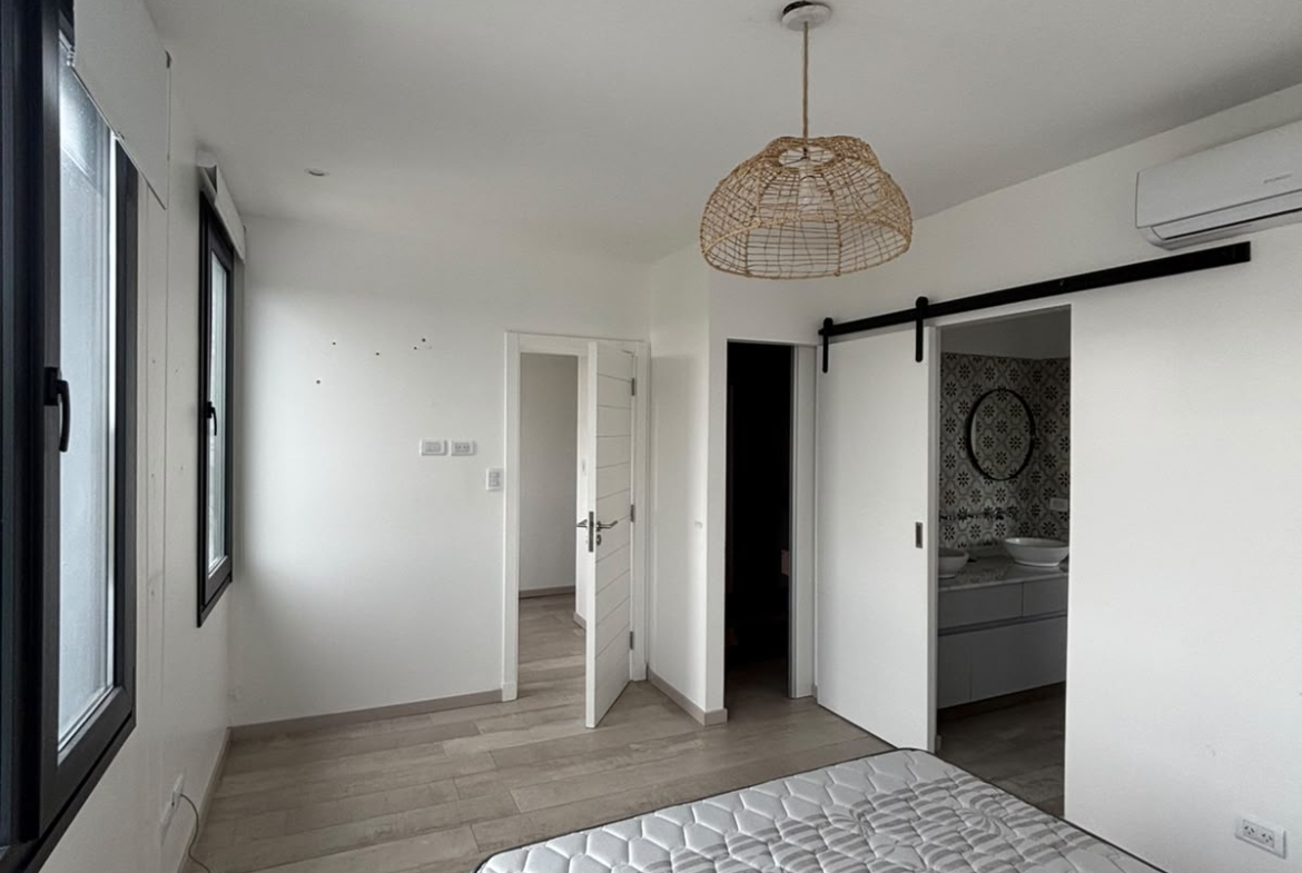 EXCLUSIVA CASA 4 AMBIENTES CON PILETA, QUINCHO Y GRAN LOTE | LAS PRUNAS | U$S 700.000