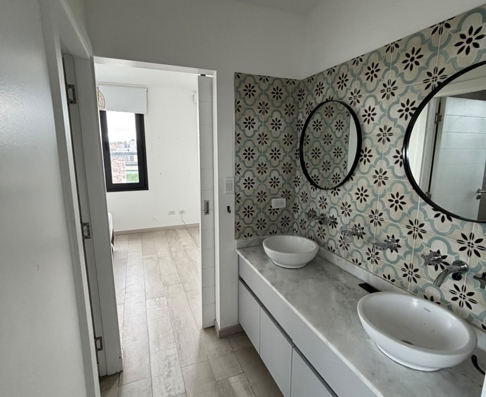 EXCLUSIVA CASA 4 AMBIENTES CON PILETA, QUINCHO Y GRAN LOTE | LAS PRUNAS | U$S 700.000