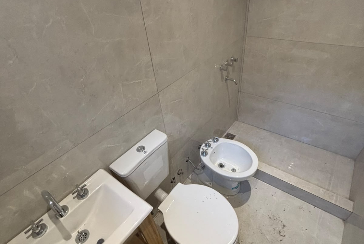 CHALET DE 3 AMBIENTES CON GARAGE Y PATIO PROPIO | ZONA PRIMERA JUNTA