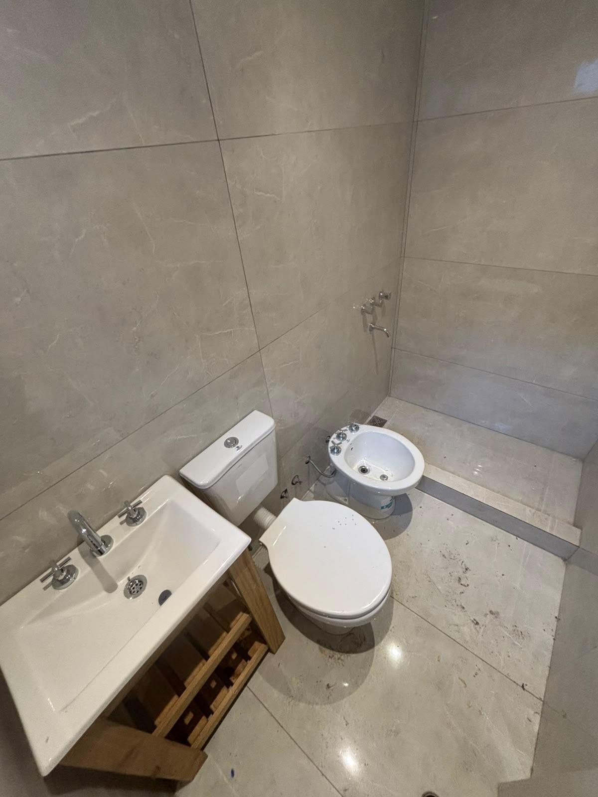 CHALET DE 3 AMBIENTES CON GARAGE Y PATIO PROPIO | ZONA PRIMERA JUNTA