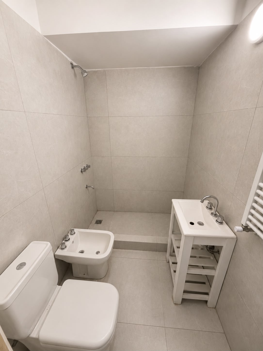 CHALET DE 3 AMBIENTES CON GARAGE Y PATIO PROPIO | ZONA PRIMERA JUNTA