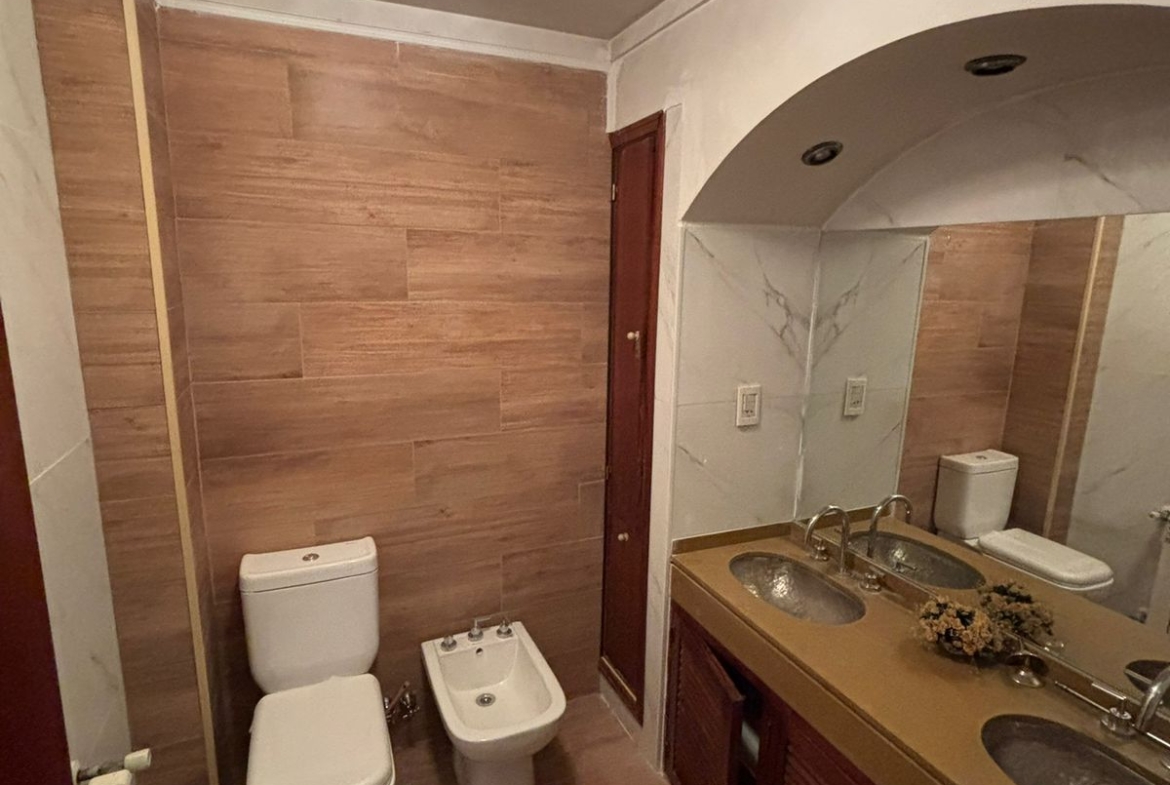 PISO ENTERO DE 200M2 EN ZONA PLAZA MITRE