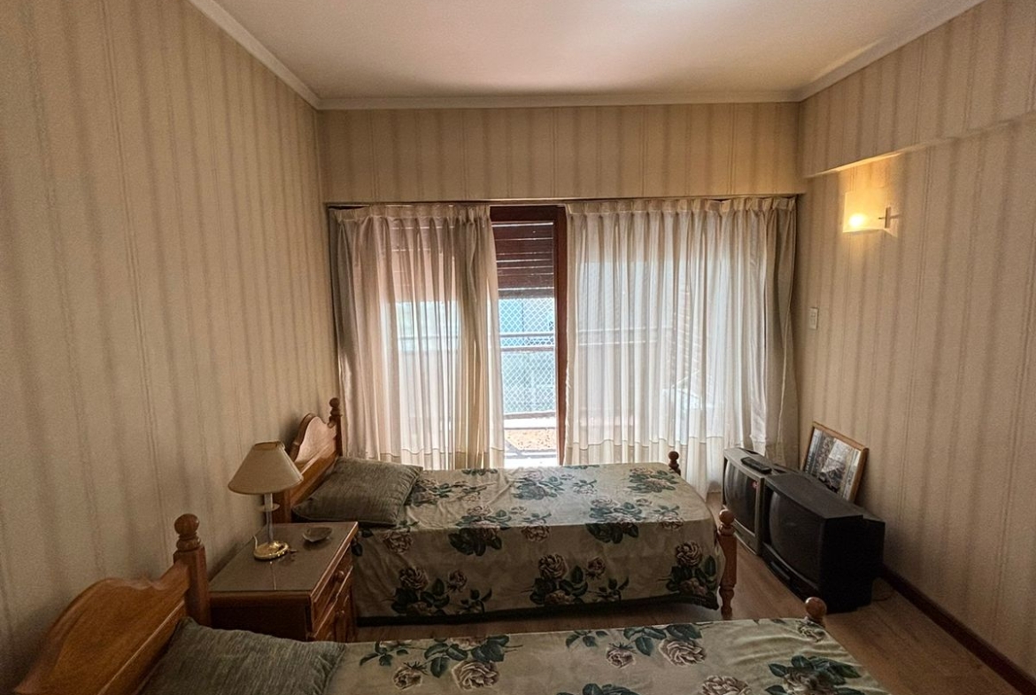 PISO ENTERO DE 200M2 EN ZONA PLAZA MITRE