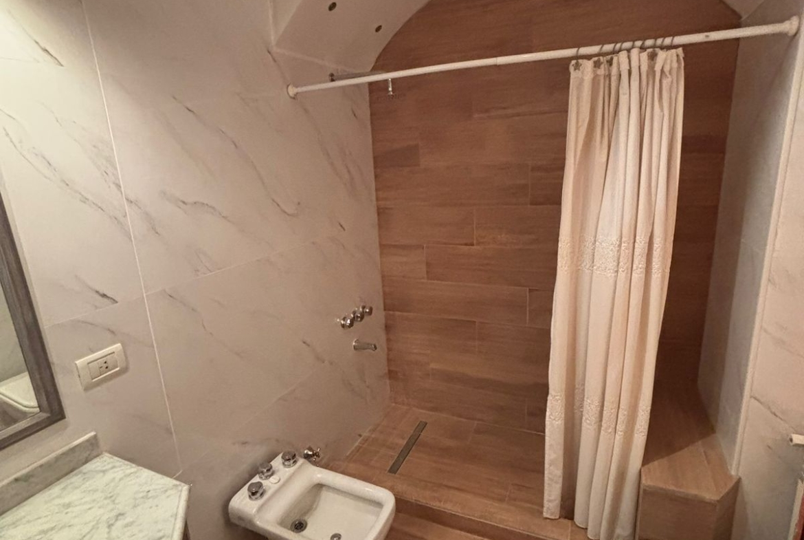 PISO ENTERO DE 200M2 EN ZONA PLAZA MITRE