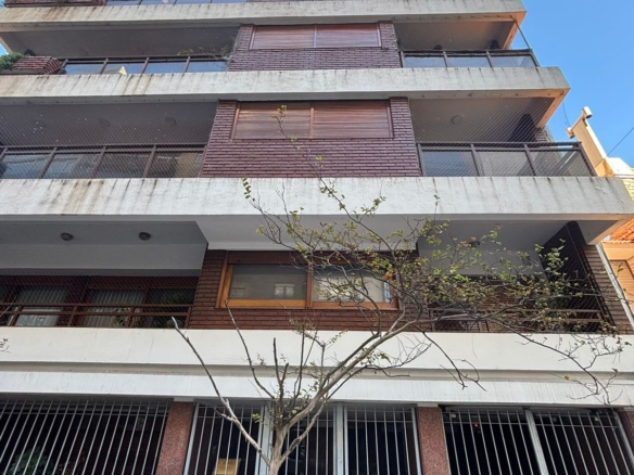PISO ENTERO DE 200M2 EN ZONA PLAZA MITRE