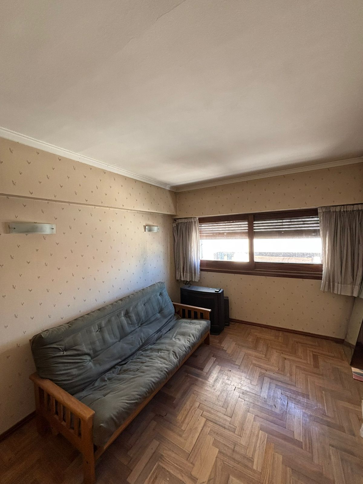 WhatsApp Image 2026-08-26 at 10.30.18 PISO ENTERO DE 200M2 EN ZONA PLAZA MITRE