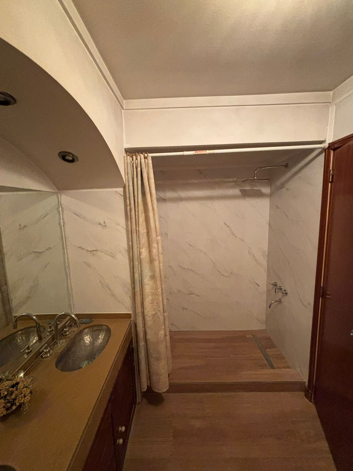 WhatsApp Image 2026-08-26 at 10.30.19 (1) PISO ENTERO DE 200M2 EN ZONA PLAZA MITRE