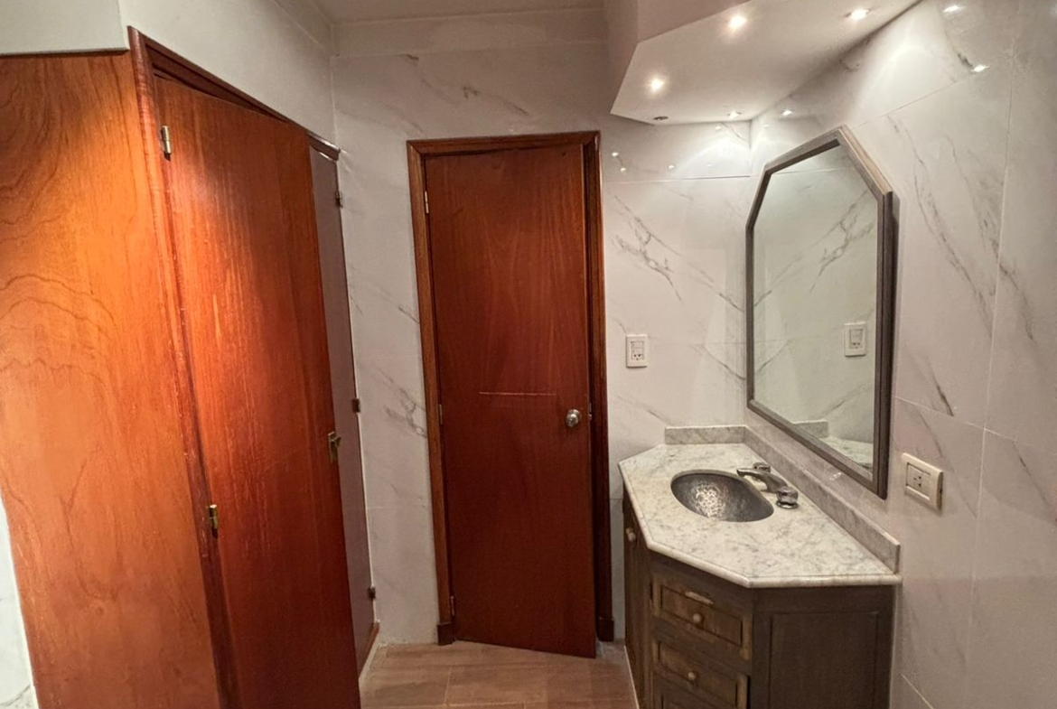 PISO ENTERO DE 200M2 EN ZONA PLAZA MITRE