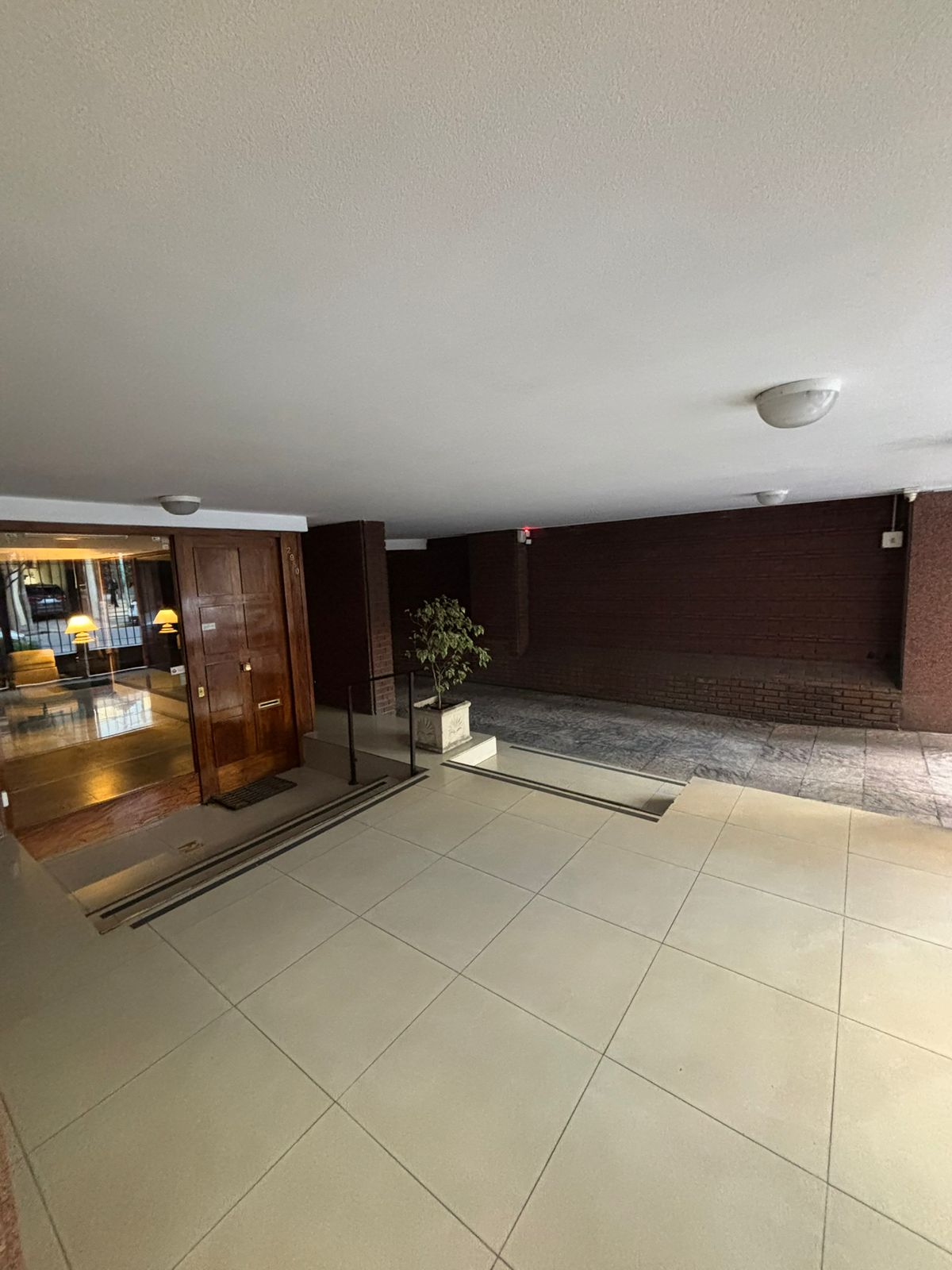 WhatsApp Image 2026-08-26 at 10.30.20 PISO ENTERO DE 200M2 EN ZONA PLAZA MITRE