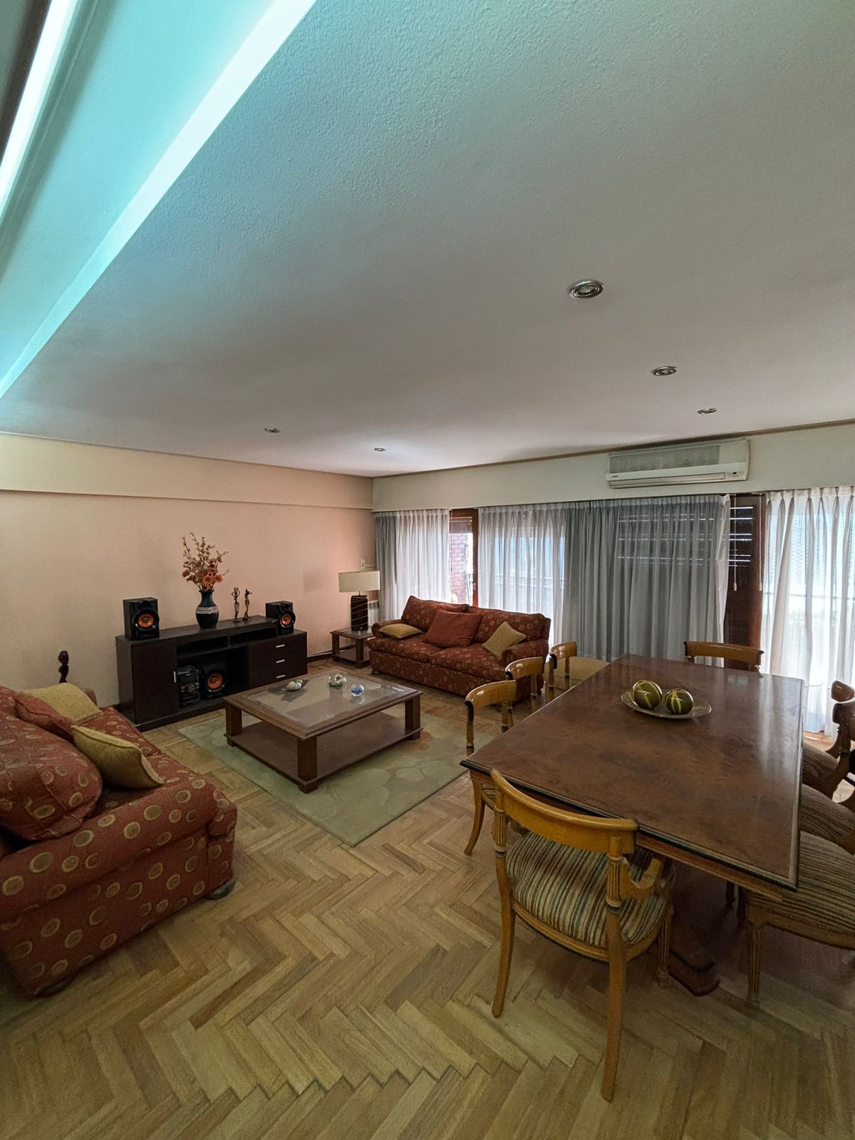 WhatsApp Image 2026-08-26 at 10.30.21 PISO ENTERO DE 200M2 EN ZONA PLAZA MITRE