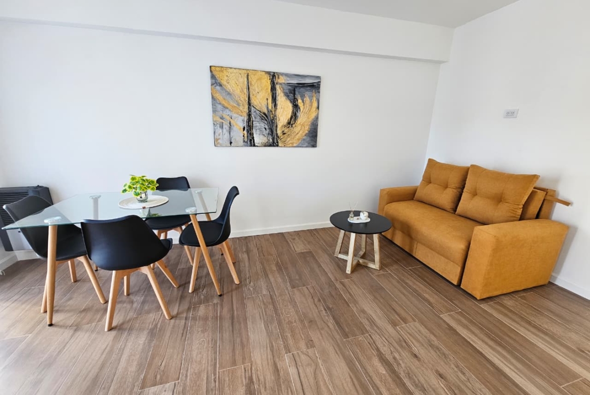 DEPARTAMENTO 2 AMBIENTES AL FRENTE CON BALCON EN ZONA CENTRO