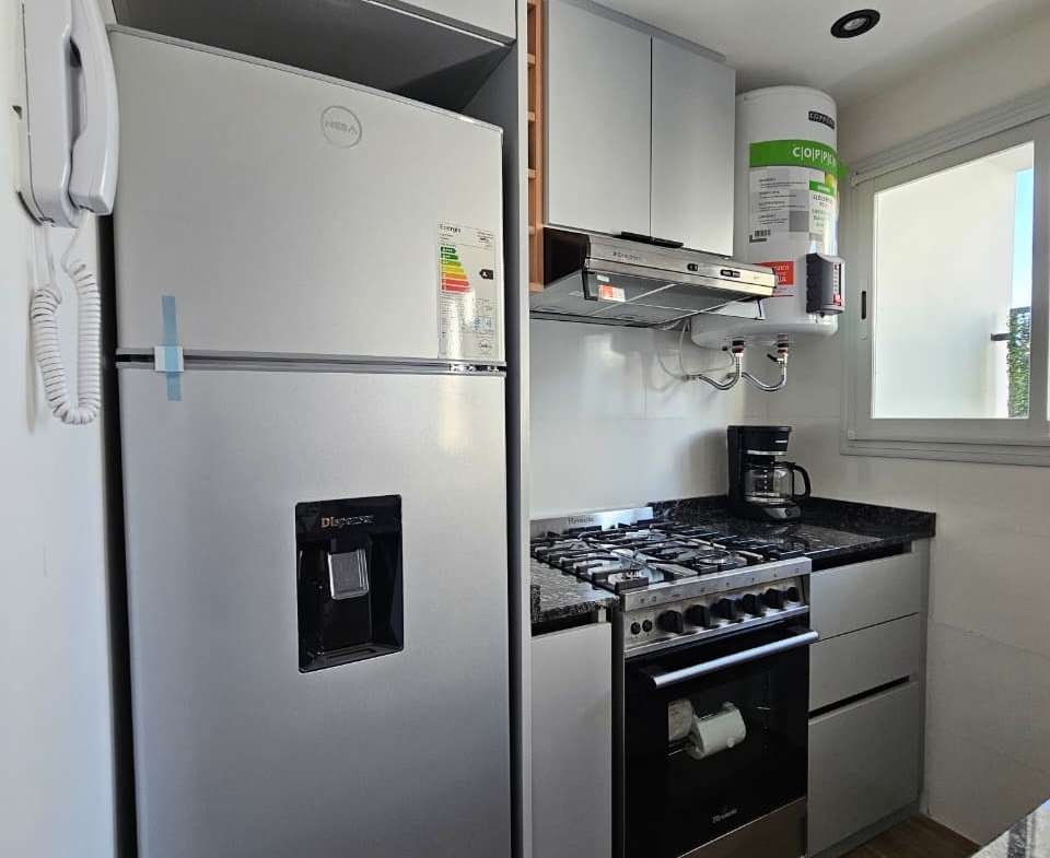 DEPARTAMENTO 2 AMBIENTES AL FRENTE CON BALCON EN ZONA CENTRO
