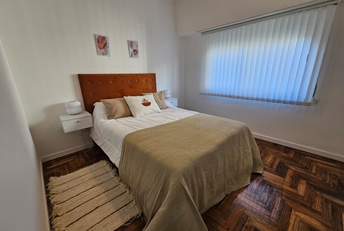 DEPARTAMENTO 2 AMBIENTES AL FRENTE CON BALCON EN ZONA CENTRO
