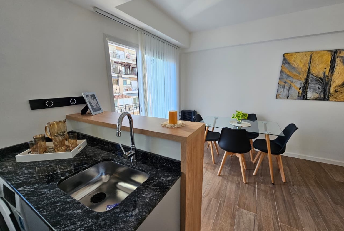 DEPARTAMENTO 2 AMBIENTES AL FRENTE CON BALCON EN ZONA CENTRO
