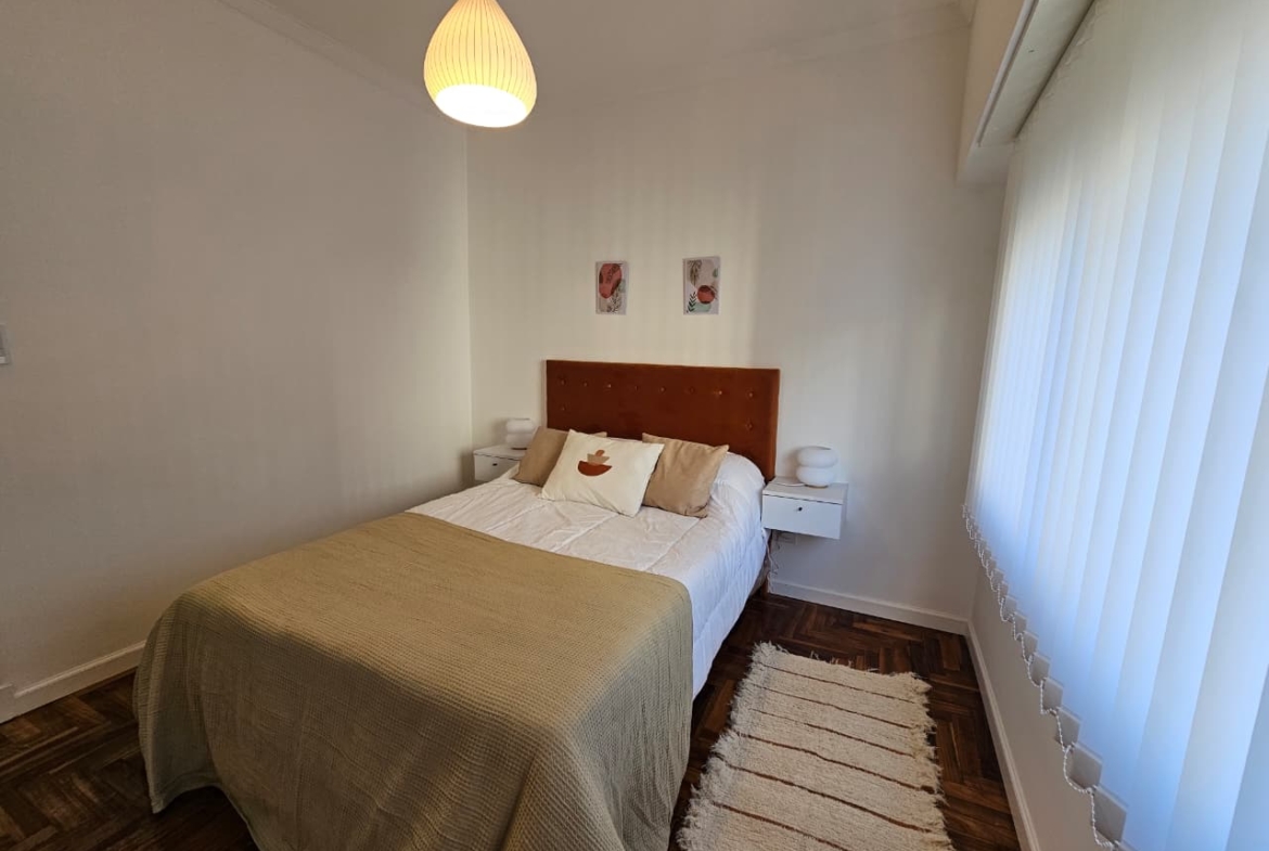 DEPARTAMENTO 2 AMBIENTES AL FRENTE CON BALCON EN ZONA CENTRO