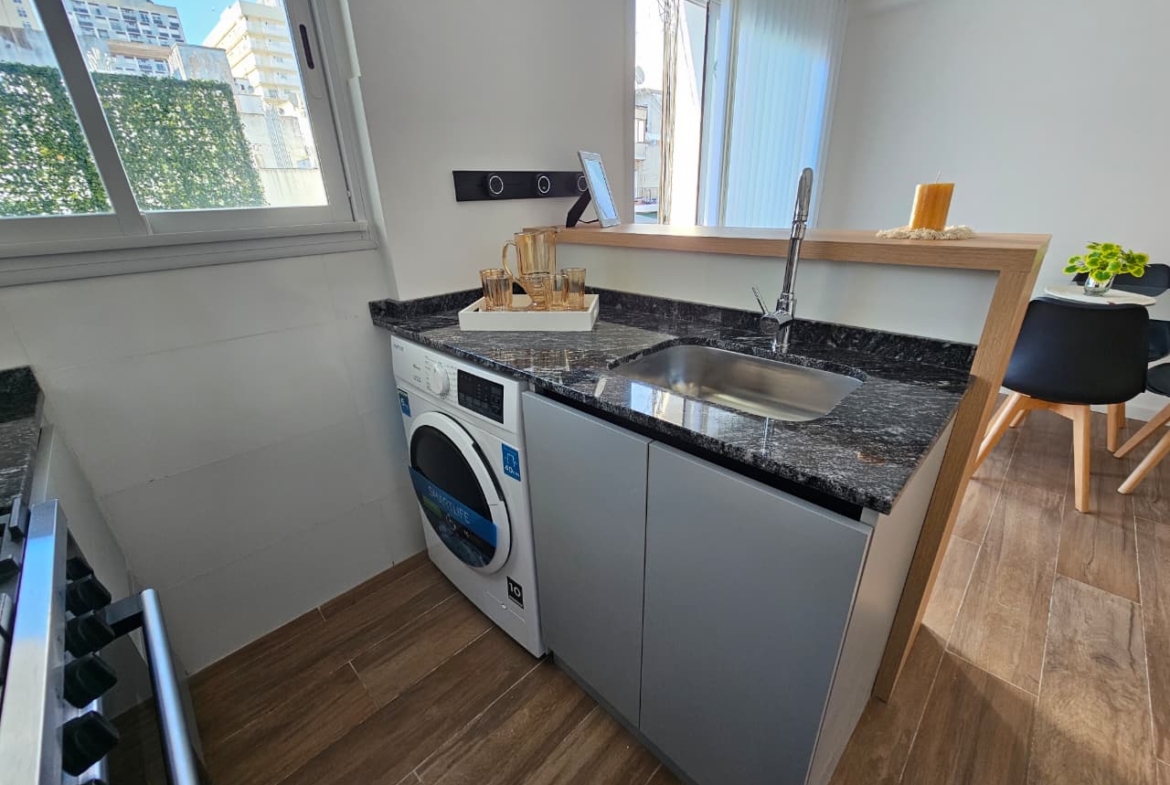 DEPARTAMENTO 2 AMBIENTES AL FRENTE CON BALCON EN ZONA CENTRO
