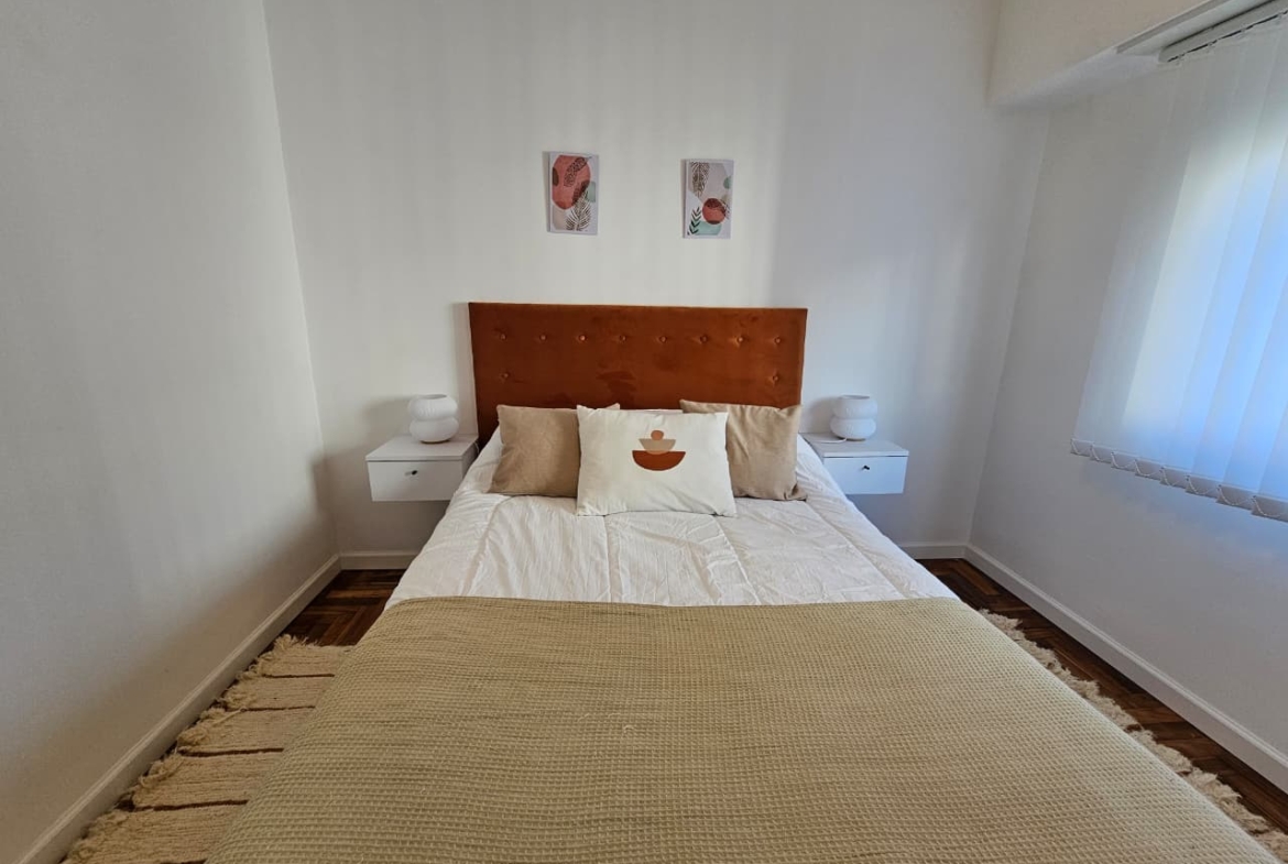 DEPARTAMENTO 2 AMBIENTES AL FRENTE CON BALCON EN ZONA CENTRO