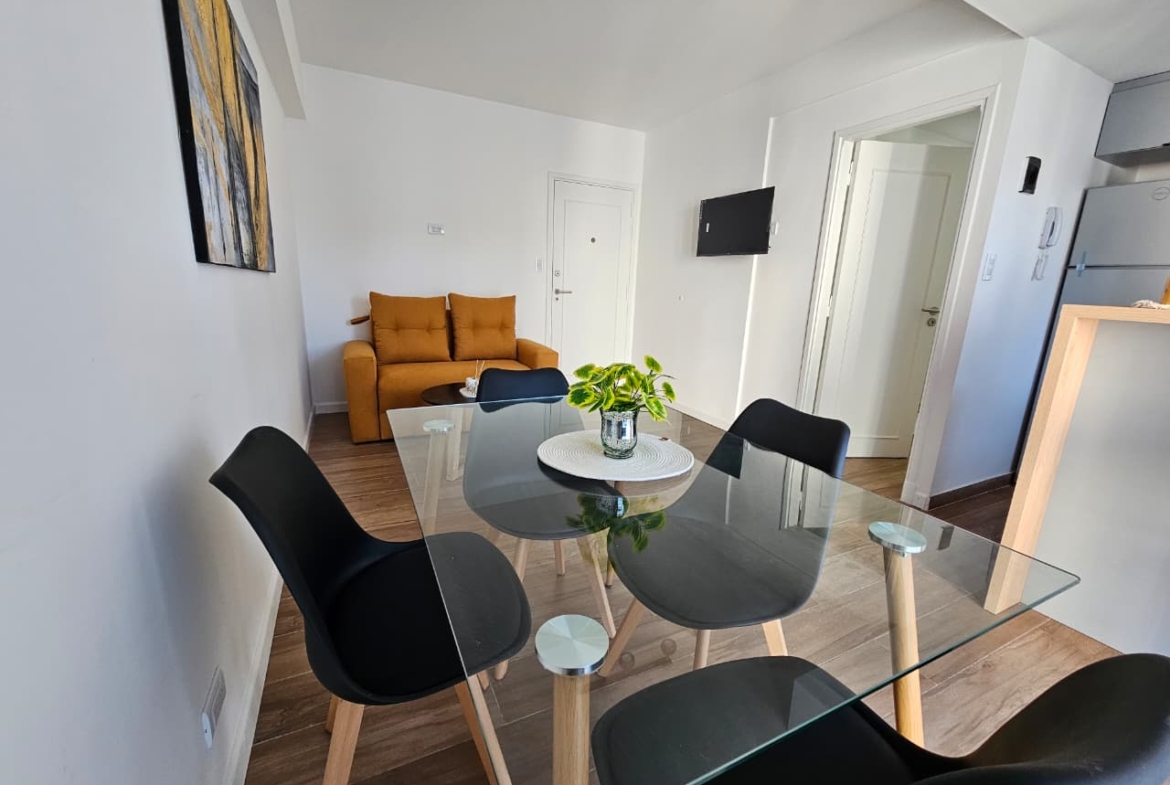 DEPARTAMENTO 2 AMBIENTES AL FRENTE CON BALCON EN ZONA CENTRO
