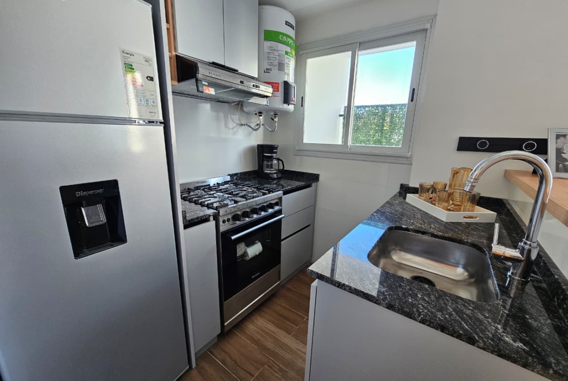 DEPARTAMENTO 2 AMBIENTES AL FRENTE CON BALCON EN ZONA CENTRO