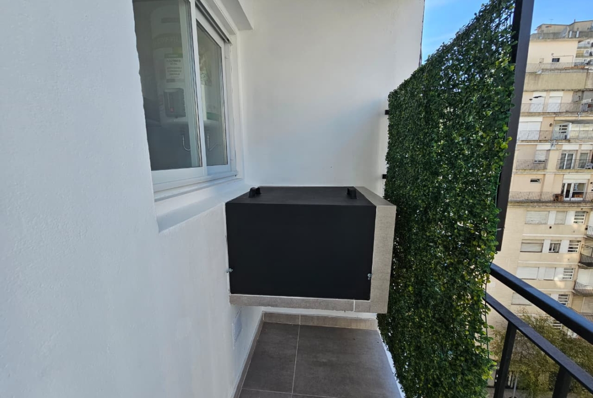 DEPARTAMENTO 2 AMBIENTES AL FRENTE CON BALCON EN ZONA CENTRO