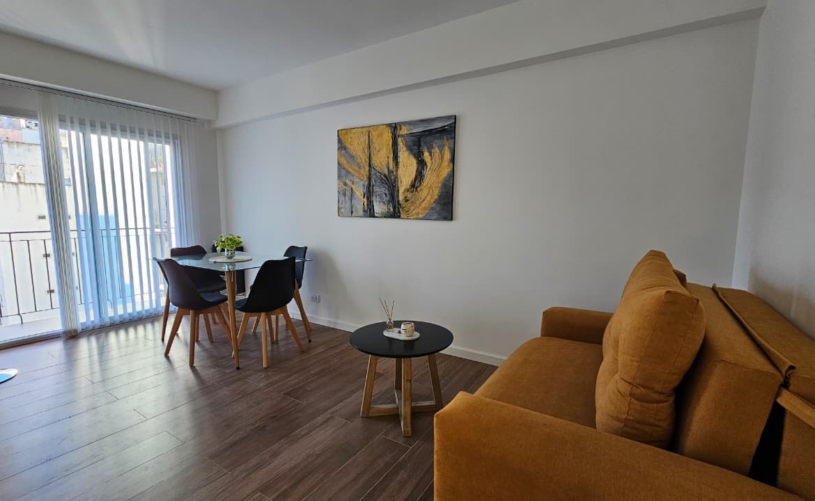 DEPARTAMENTO 2 AMBIENTES AL FRENTE CON BALCON EN ZONA CENTRO