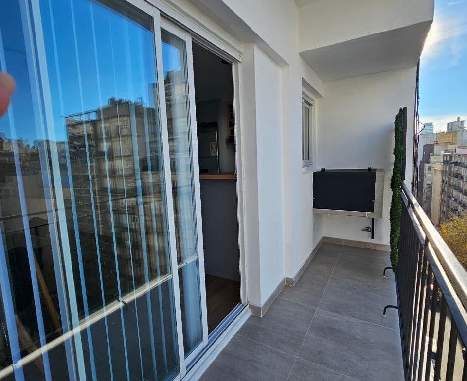 DEPARTAMENTO 2 AMBIENTES AL FRENTE CON BALCON EN ZONA CENTRO