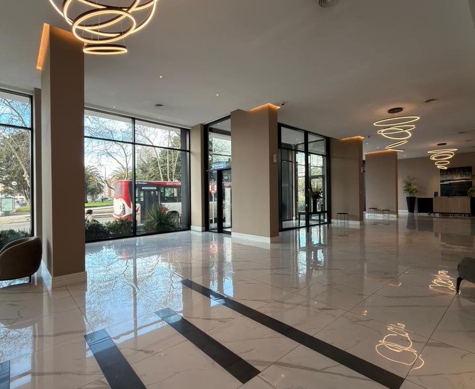 2 AMBIENTES DE CATEGORÍA CON VISTA PLENA AL MAR | EDIFICIO NOVECENTO | U$S 189.000