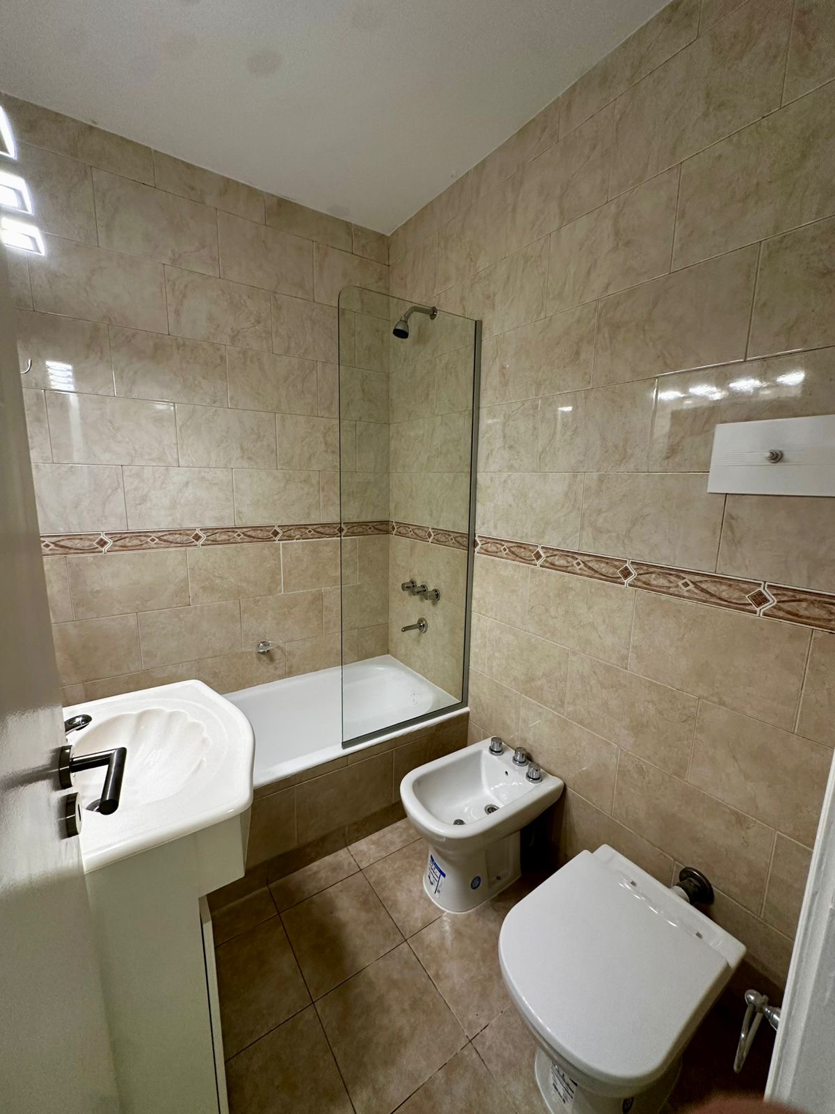 c463d5cd-e4bb-42de-8a36-48615f0c3cca DEPARTAMENTO 2 AMBIENTES CON DEPENDENCIA Y BALCÓN – SANTA FE 2100