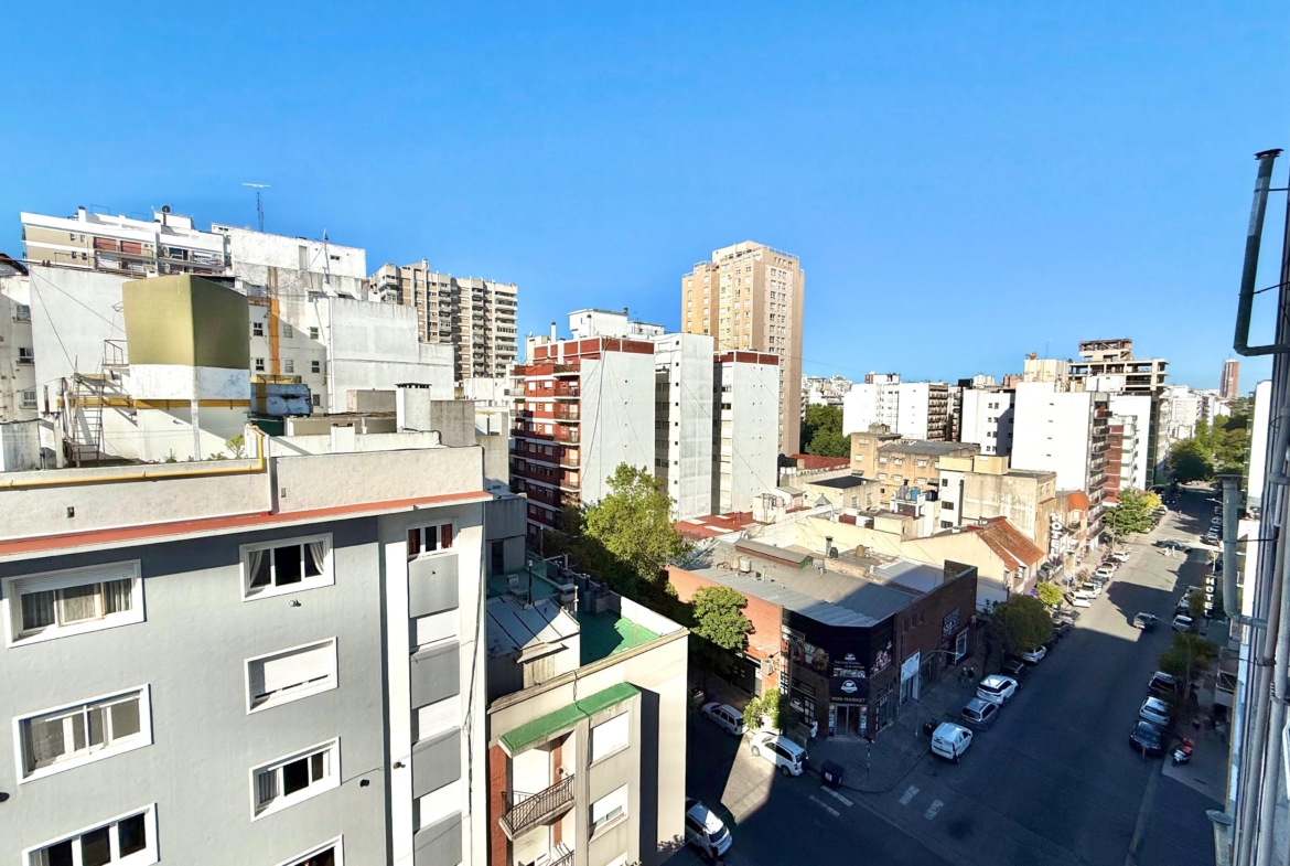2 AMBIENTES A LA CALLE CON BALCÓN FRANCÉS | PLAZA COLÓN | U$S 83.500