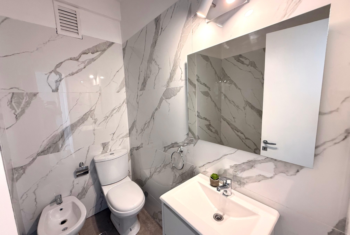 2 AMBIENTES A LA CALLE CON BALCÓN FRANCÉS | PLAZA COLÓN | U$S 83.500
