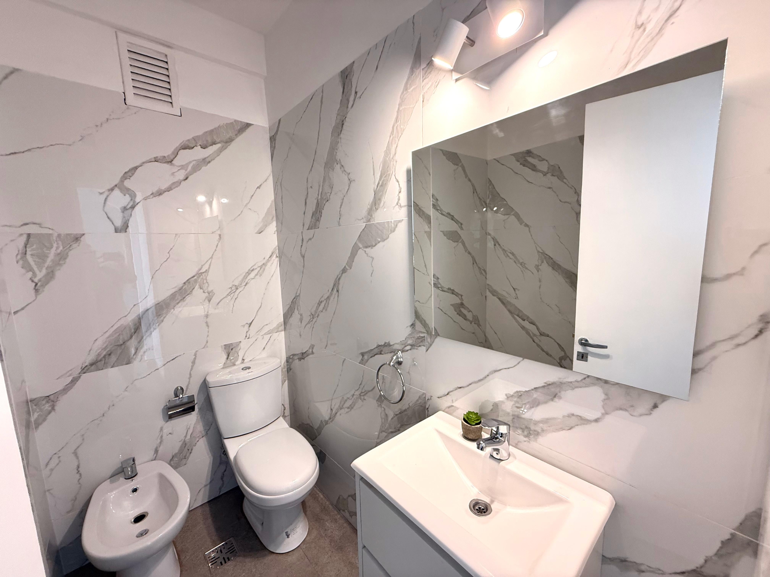 2 AMBIENTES A LA CALLE CON BALCÓN FRANCÉS | PLAZA COLÓN | U$S 83.500