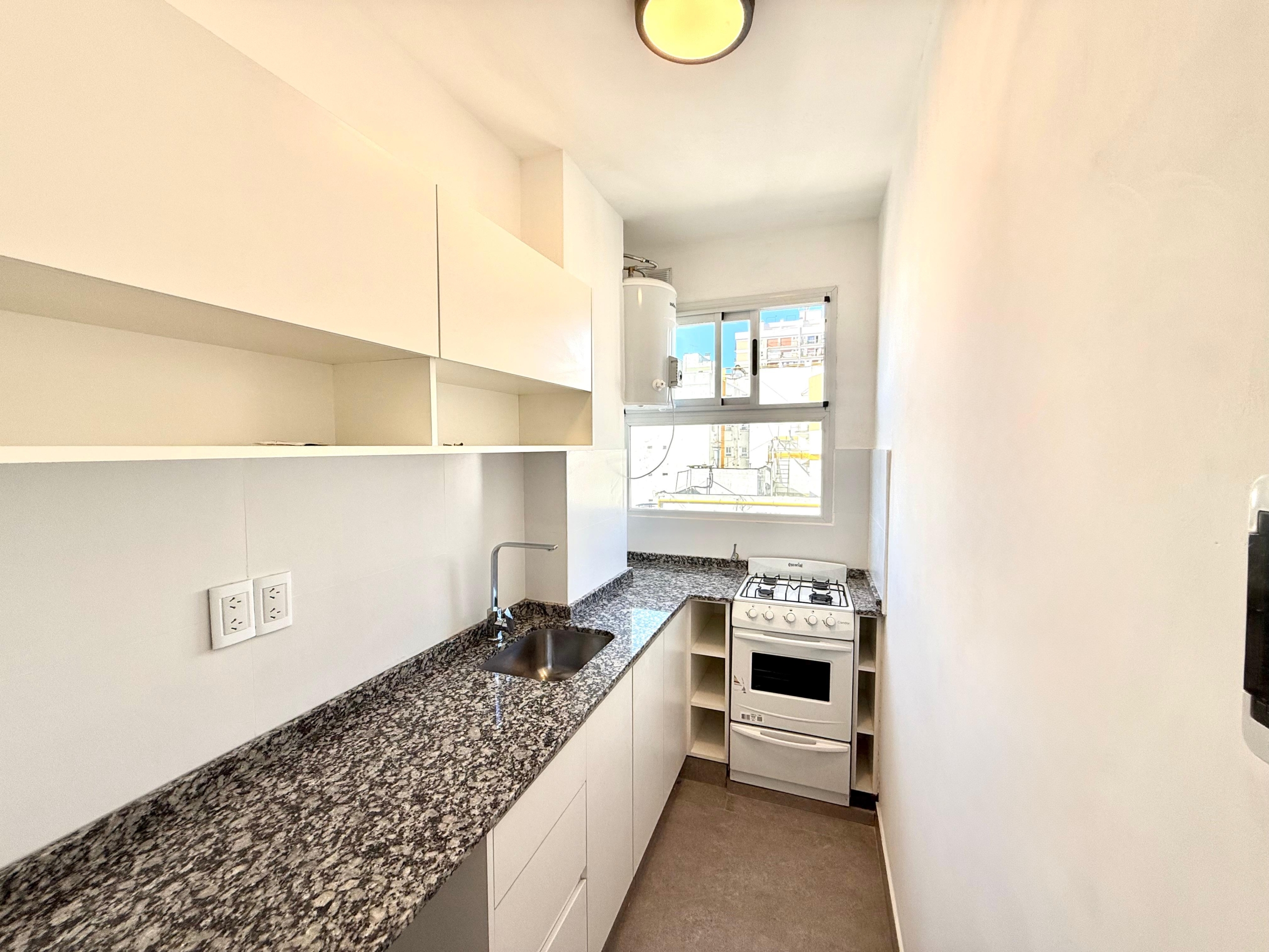 2 AMBIENTES A LA CALLE CON BALCÓN FRANCÉS | PLAZA COLÓN | U$S 83.500