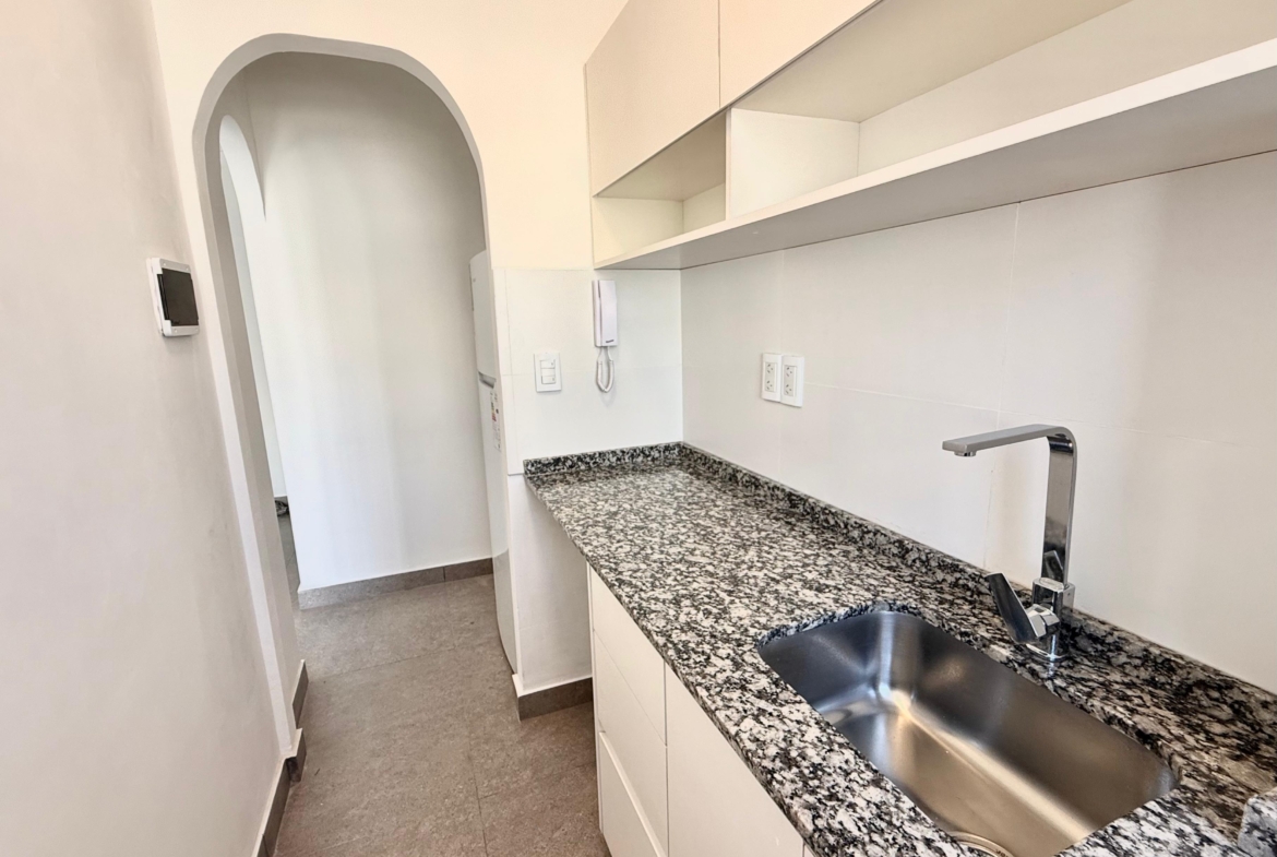 2 AMBIENTES A LA CALLE CON BALCÓN FRANCÉS | PLAZA COLÓN | U$S 83.500