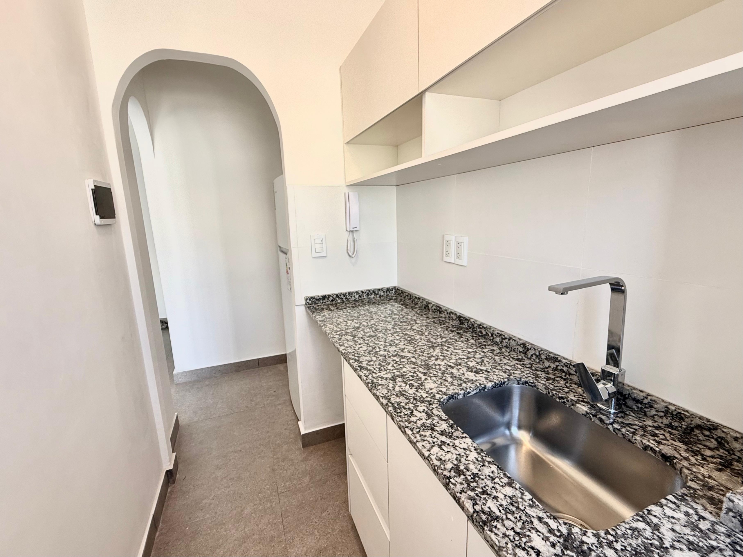 2 AMBIENTES A LA CALLE CON BALCÓN FRANCÉS | PLAZA COLÓN | U$S 83.500