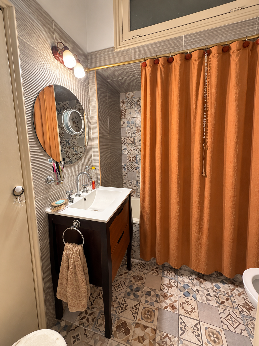 706AB4DC-DBAE-45A8-A65B-33453DF0CE7D CASA DE 4 AMBIENTES CON ESCRITORIO, GARAJE Y PATIO
