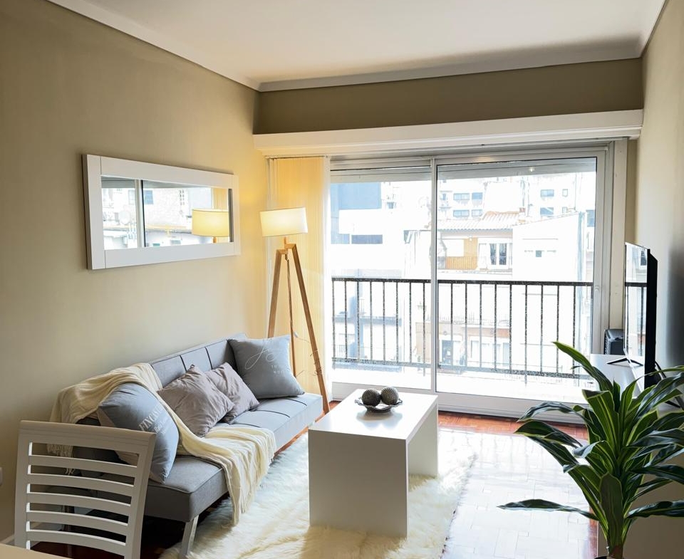 DEPARTAMENTO DE 3 AMBIENTES CON BALCÓN – MORENO 2234