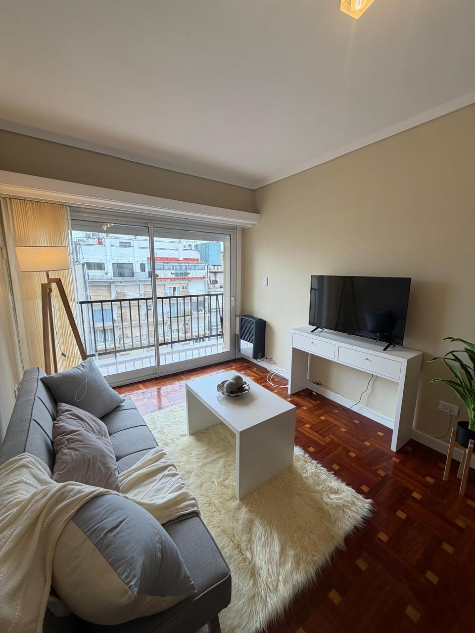 DEPARTAMENTO DE 3 AMBIENTES CON BALCÓN – MORENO 2234